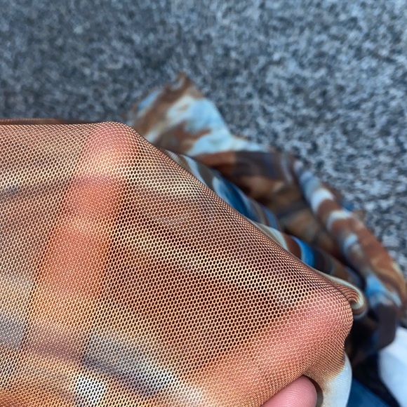 Long shelves, seem less crop top - Picture 4 of 4